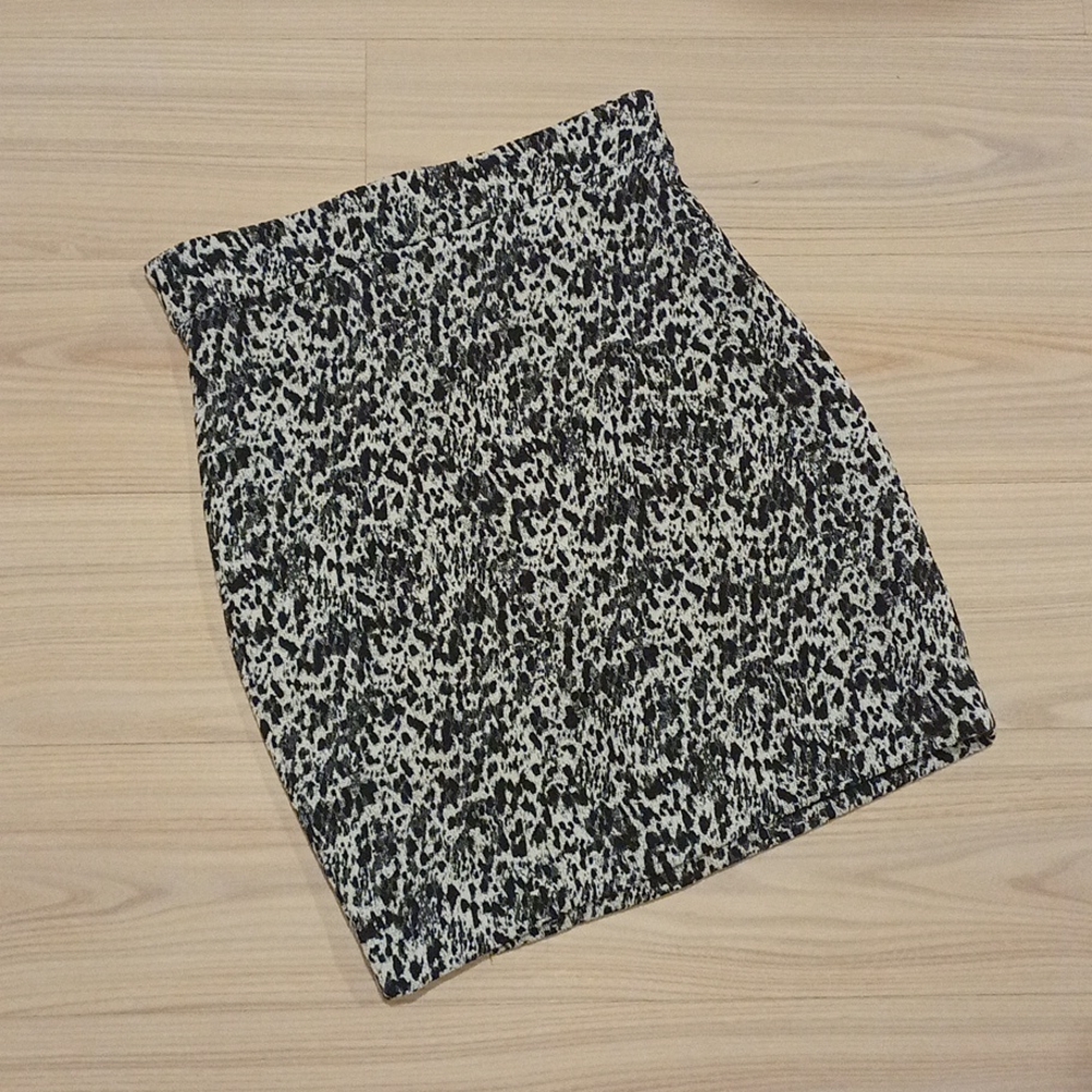KOOKAI Wynona Textured Animal Print Black White High Waisted Mini Skirt - Picture 9 of 15